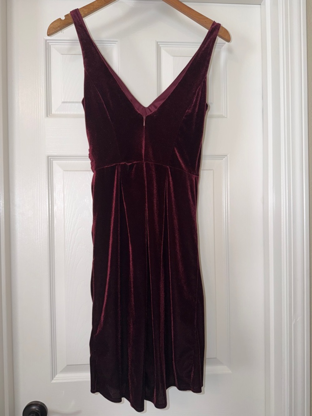 David’s Bridal 4 Elegant Burgundy Velvet Draped V-Neck Dress. - Picture 2 of 3